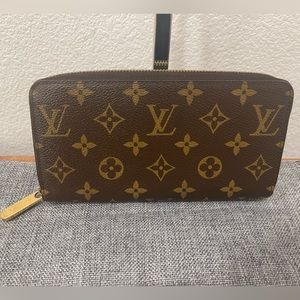 23. Louis Vuitton Monogram Zippy Wallet